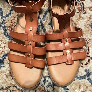 TIME & TRUE BROWN  SANDALS SZ 9.5 M